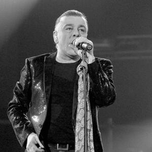 "Pozlilo mu je jutros..." Umro Aki Rahimovski, legendarni pevač Parnog valjka
