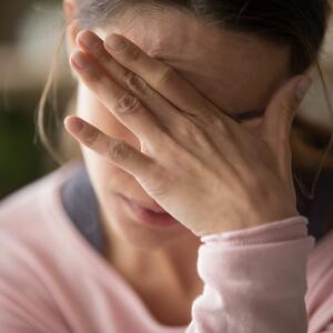Ne nervirajte se da vas bol u glavi ne bi preplavio: 7 najčešćih uzroka glavobolje i migrene