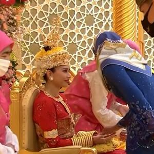 Ušla je u palatu skrivena ― a onda pokazala RASKOŠ! Sultan od Bruneja priredio ćerki venčanje u zlatu i dijamantima