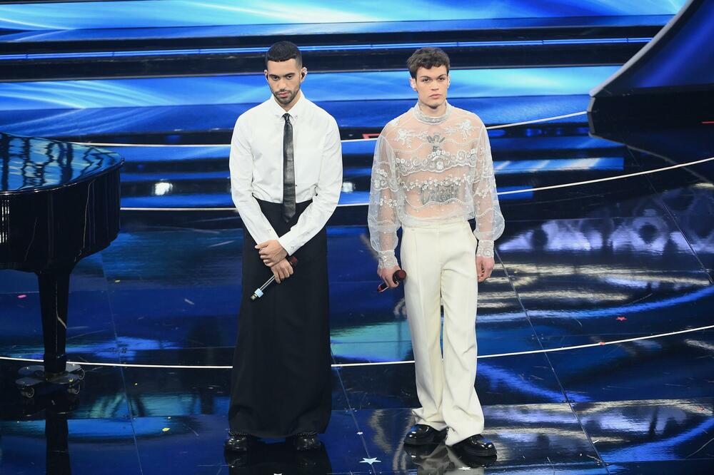 <p>Italijanski predstavnik na Evroviziji 2019. Mahmud vraća se ove godine na prestižno takmičenje, i to uz pojačanje! S njim na bini biće reper Blanko, a njih dvojica sada su odlučila da skrenu pažnju na sebe na neočekivan način...</p>