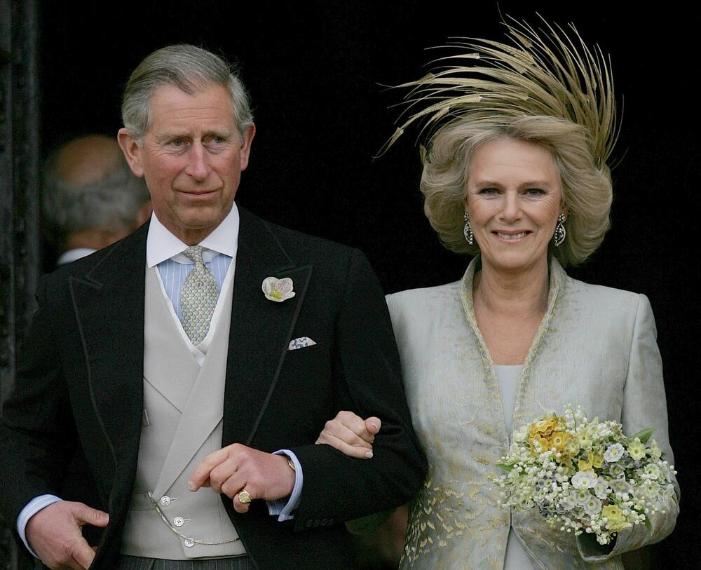 <p>Britanska kraljevska porodica je neiscrpna kada su nove teme u pitanju, a jedna od zanimljivijih je kraljica supruga <strong>Kamila</strong>.</p>