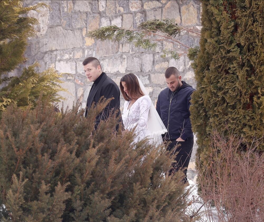 <p><br />
Popularni pevač Slobodan Radanović oženio se po drugi put, a njegova izabranica Jelena Đuričanin blistala je na intimnoj ceremoniji</p>