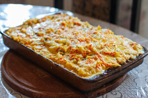 Pita od makarona je ručak po svačijem ukusu: Sir i slanina joj daju nezaboravan ukus, a niko ne ostaje gladan