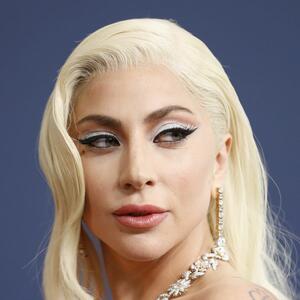 Džabe glamur, džabe im talenat: Kad je Lejdi Gaga kročila na crveni tepih u OVOJ HALJINI, svi su ostali u senci