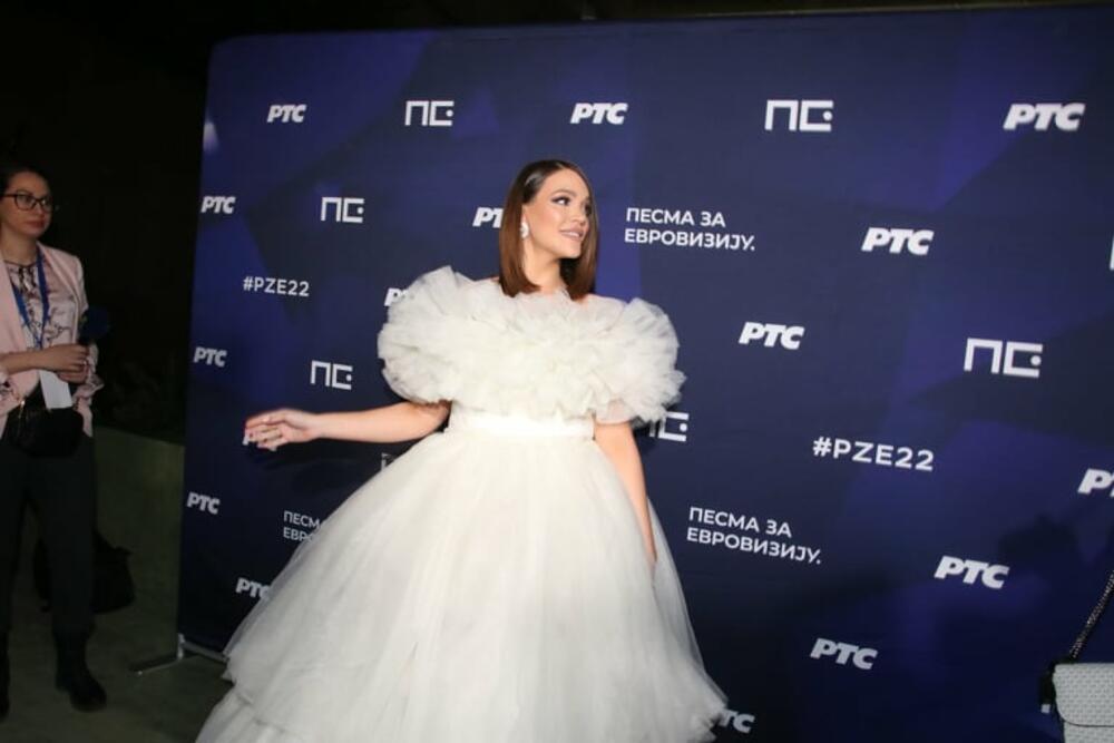 <p>Marija Mikić pojavila se u izdanju dostojnom princeze na Pesmi za Evroviziju, a jedno je sigurno — nikada nije bila lepša!</p>