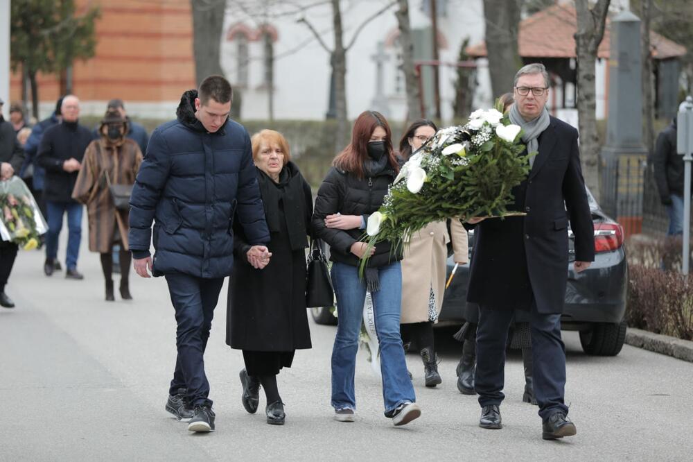 <p>Obeleženo je 40 dana od prerane smrti poznate novinarke i TV voditeljke Ksenije Vučić.</p>