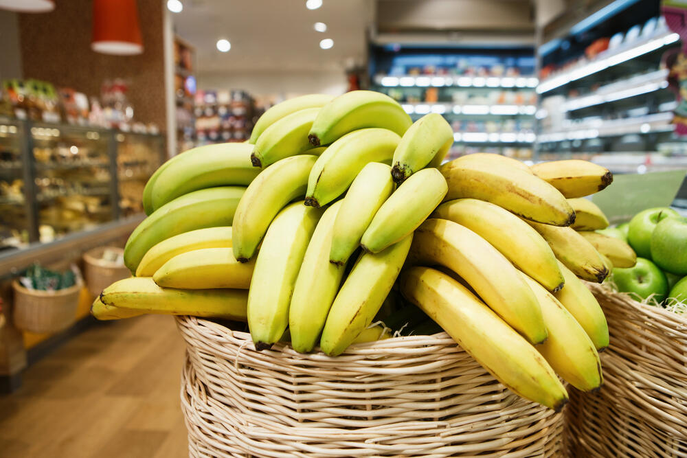 Pre konzumacije presecite bananu na pola 