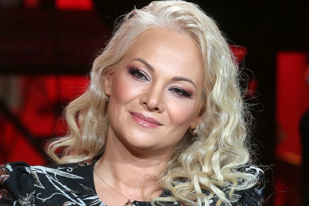<p><strong>Ilda Šaulić</strong> je popularna pevačica i jedna od retkih koja neguje prirodan izgled.</p>