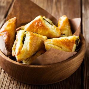 Recept za pita rolnice sa sirom i spanaćem: Spremaju se jako brzo, ukusne su i praktične za sva tri obroka