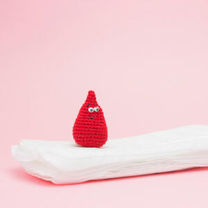 NISU uvek bezazleni: Kada su KRVNI UGRUŠCI tokom menstruacije razlog za brigu?