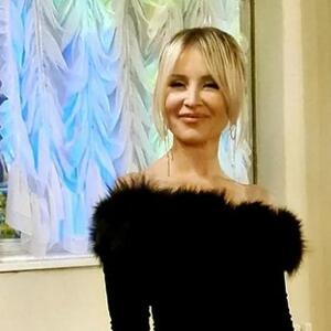 Barbi kombinacija koja zaustavlja dah: Danijela Martinović očarala u haljini koja sužava struk i ističe obline