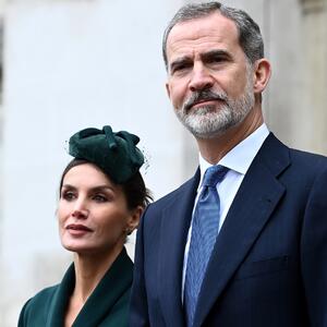 I ona je nosila njegovu OMILJENU boju: Elegantna kraljica Leticija uz britansku porodicu na komemoraciji princu Filipu