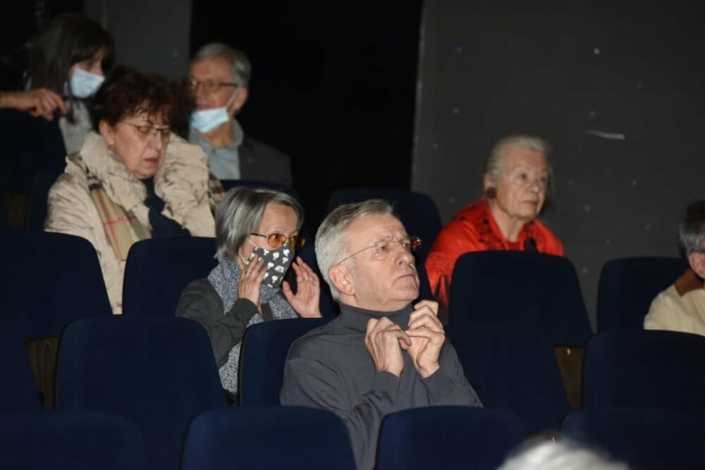 <p>Komemoracija proslavljenom reditelju <strong>Dejanu Mijaču</strong> održava se danas u Jugoslovenskom dramskom pozorištu.</p>