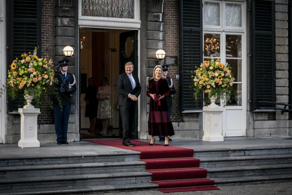 <p>Holandska kraljica jednostavno obožava burgundi nijansu, a sada ju je podigla na sasvim novi nivo!</p>