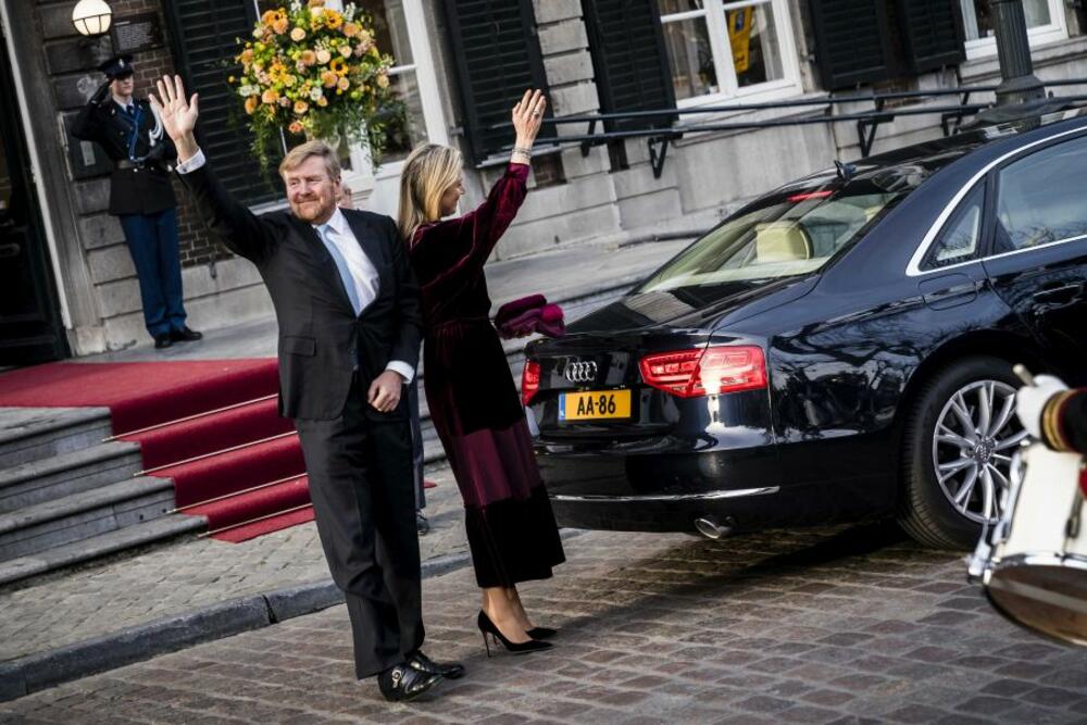 <p>Holandska kraljica jednostavno obožava burgundi nijansu, a sada ju je podigla na sasvim novi nivo!</p>