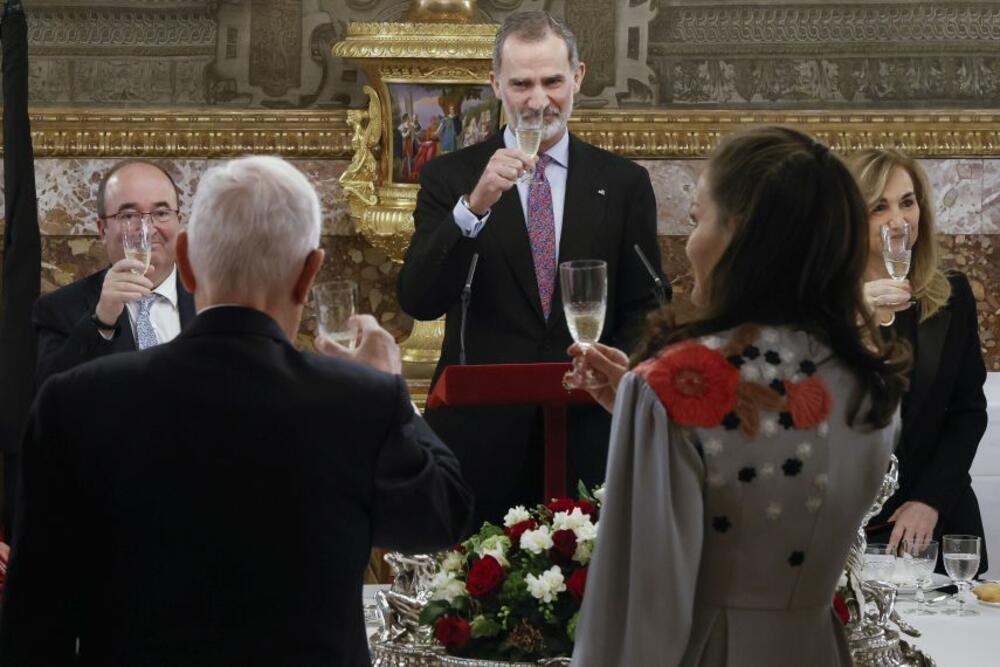 <p>Španska kraljica je razgledajući orman naišla na jedan zaboravljeni komad i ponovo svima oduzela dah uz njegovu pomoć</p>