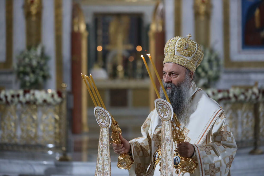 <p>Kao i svake godine, nemali broj javnih ličnosti prisustvovao je vaskršnjoj liturgiji u beogradskom Hramu Svetog Save</p>