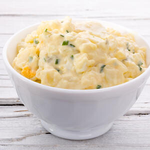 Bogat ručak može i BEZ MESA! Zasitna OBROK-SALATA od uskršnjih jaja i krompira (RECEPT)