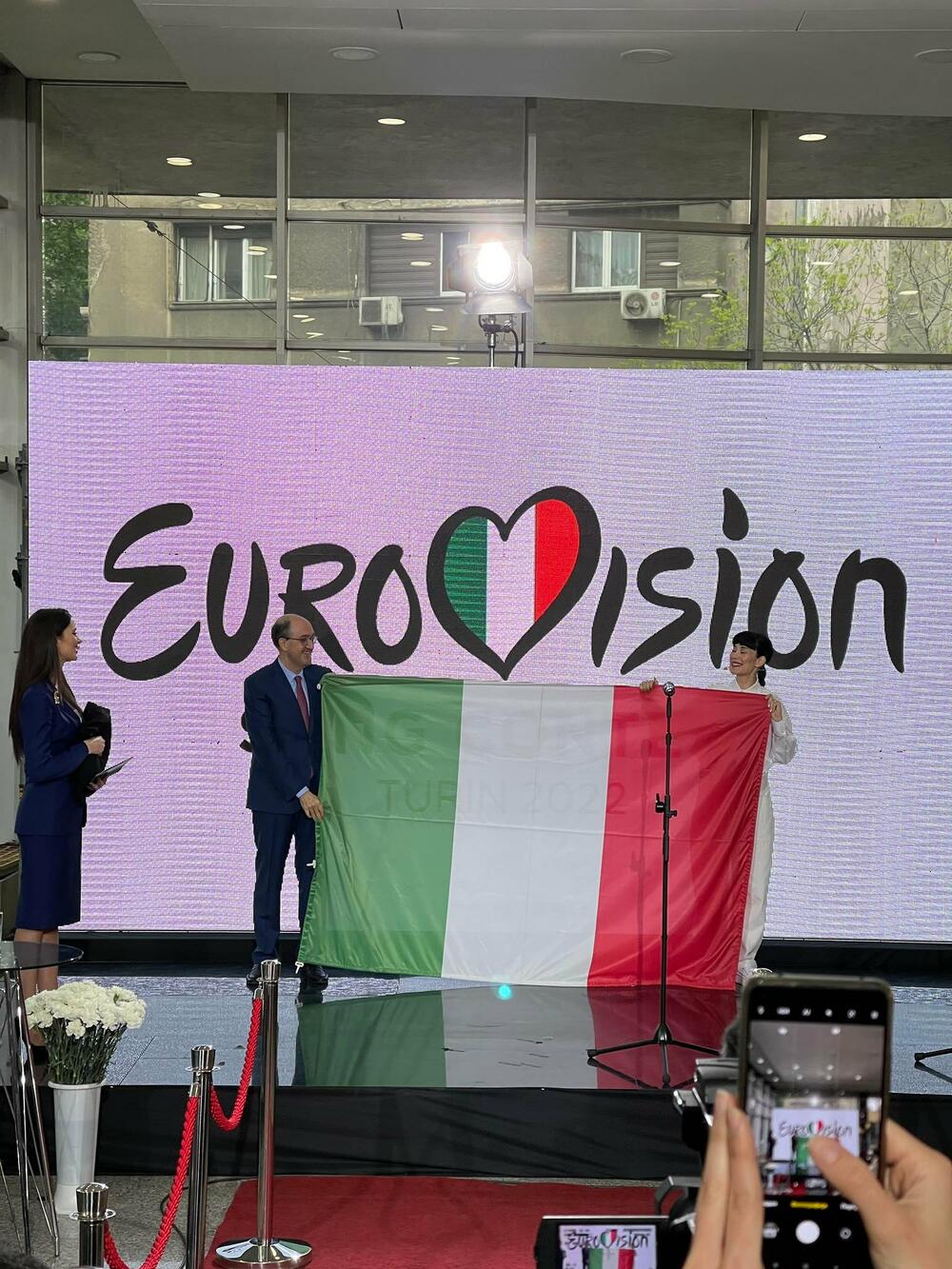 <p>Pobednica Pesme za Evroviziju Ana Đurić Konstrakta danas kreće put Torina</p>