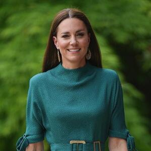 U haljini koja je krojena po njenoj meri oduševila CEO LONDON: Kejt Midlton demonstrirala ELEGANCIJU