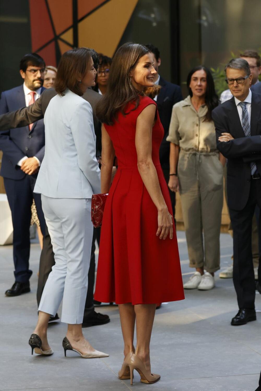 <p>Svaki put kad supruga kralja Felipea ponese crvenu odeću, modni portali budu preplavljeni njenim fotografijama. I s razlogom!</p>