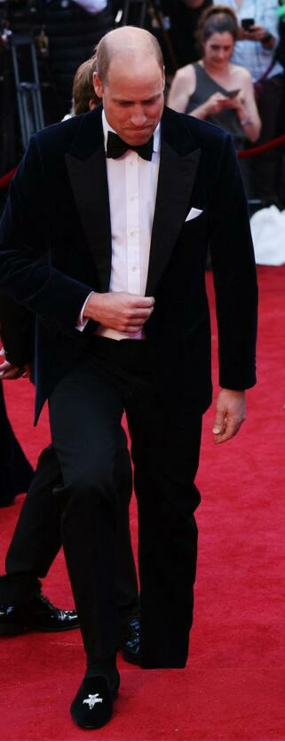 <p>Kejt Midlton i princ Vilijam su bili gosti na svečanosti koja je upriličena povodom premijere filma "Top Gan: Maverik" na trgu Lejčester u Londonu.</p>