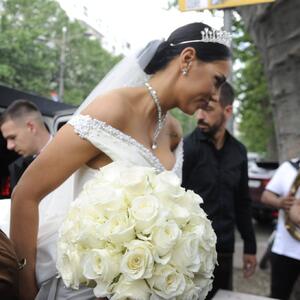Ko je uhvatio bidermajer na venčanju Katarine Grujić? Mladin buket završio u rukama — POZNATE PEVAČICE