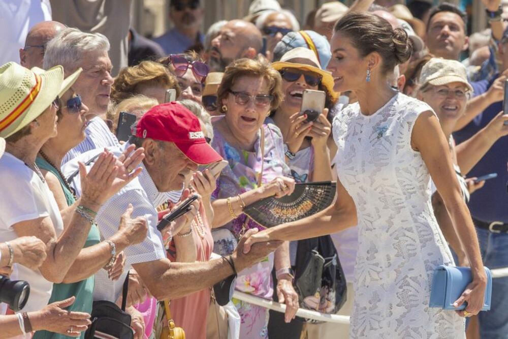 <p>Španska kraljica ne libi se da eksperimentiše kada je reč o modi i uvek ostavlja moćan utisak</p>