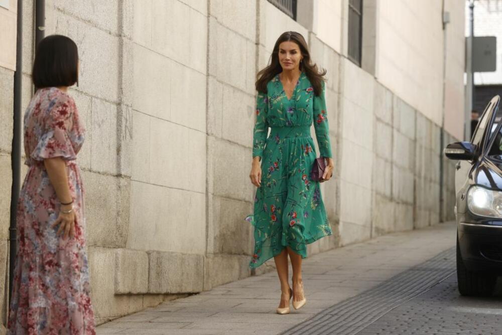 <p>Supruga Felipea VI je kraljica Španije, ali i nekrunisana kraljica modne reciklaže, a jedna haljina joj je nesumnjivo najdraža. Nosila ju je mnogo puta, a već na prvi pogled jasno je zbog čega!</p>