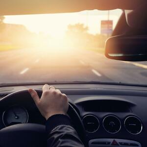 Vozite bez ometanja sunčevih zraka i uličnih svetala: Sve što vam treba su OVE naočare za vožnju
