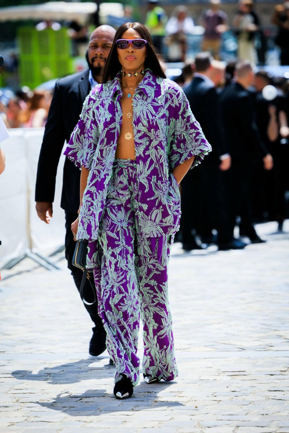 <p><strong>Naomi Kembel</strong> se pojavila na Nedelji mode u Parizu i sve prisutne ostavila bez teksta, a vi procenite da li vam se dopada ili ne...</p>