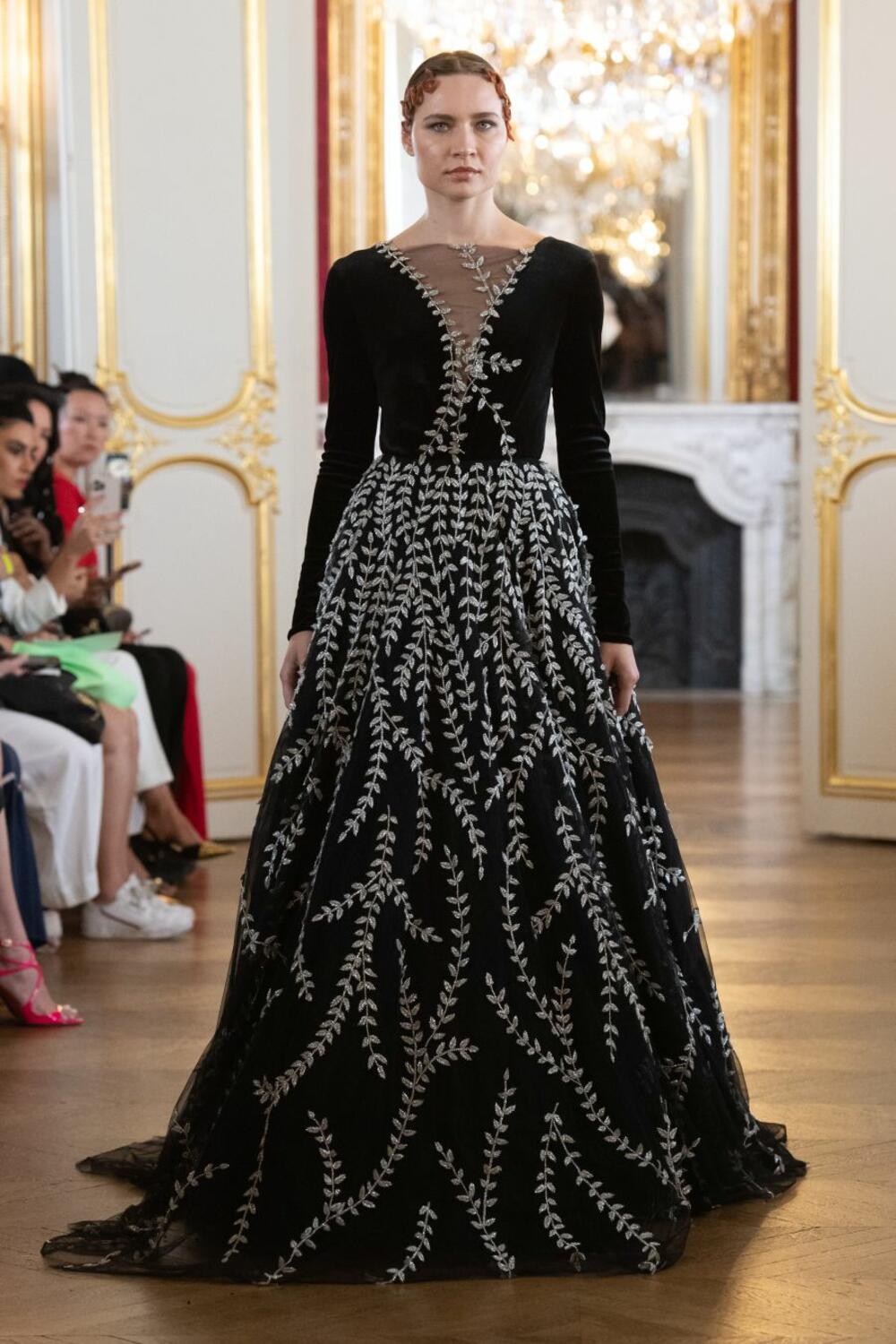 <p>Kolekcija Stefana Đokovića pod nazivom "Trianon" prikazana je na Nedelji visoke mode u Parizu.</p>