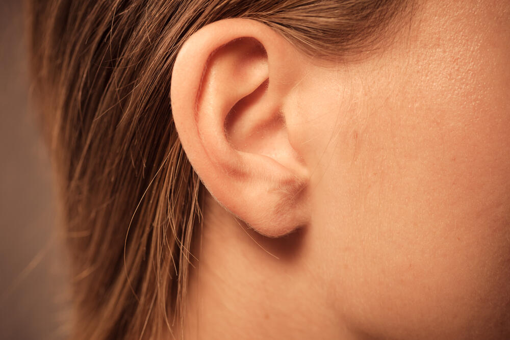 Problemi sa ušima mogu da se odraze na slepoočnice
