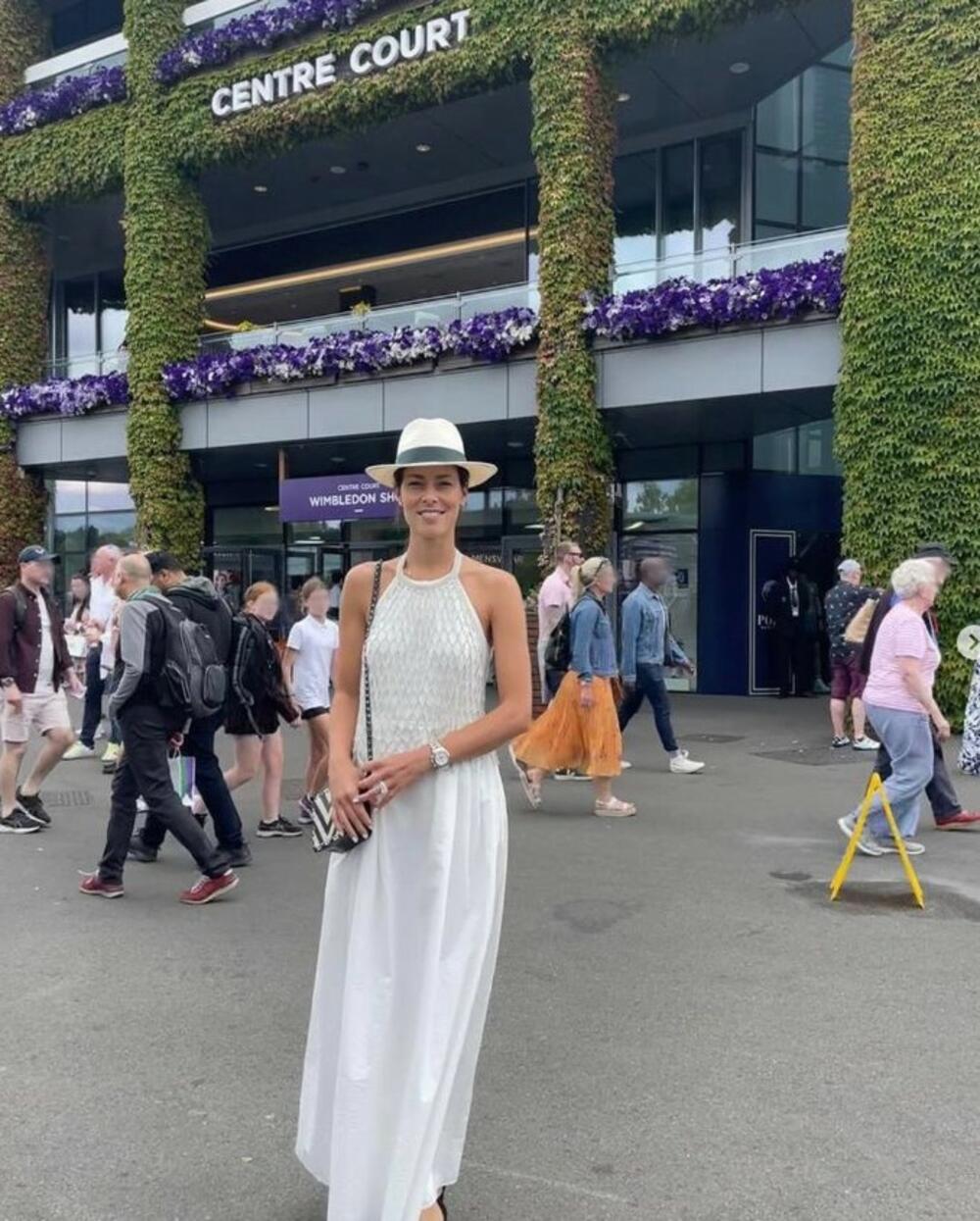 <p>Među gostima Vimbldona ovih dana je i nekadašnja najbolja teniserka planete Ana Ivanović, koja iznova pokazuje zašto spada u najbolje odevene žene u svetu sporta</p>