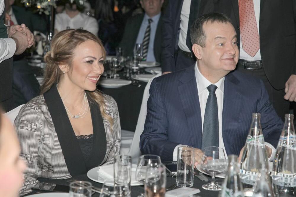 <p>Predsednik SPS-a Ivica Dačić ne pojavljuje se često u javnosti sa suprugom, ali svaki put privuku pažnju</p>