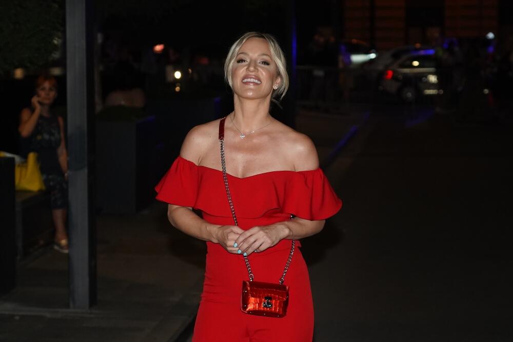 <p>Pop pevačica Tijana Bogićević jedna je od onih koji su imali čast da sinoć u Beogradu uživaju u glasu Andree Bočelija, a ovako posebna priliika podrazumeva i specijalan autfit</p>