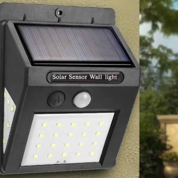 Sija BEZ STRUJE i bez baterija: Solarni reflektor koji DETEKTUJE pokret – idealan za dvorišta!