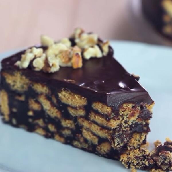 Keks + čokolada = MAGIJA! Superbrzi kolač bez pečenja s jakim ukusom orašastih plodova (RECEPT)