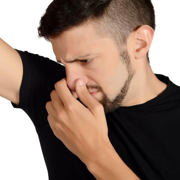 Kako se rešiti prekomernog znojenja? Ovako ćete se otarasiti neprijatnih mirisa, mokre odeće i fleka