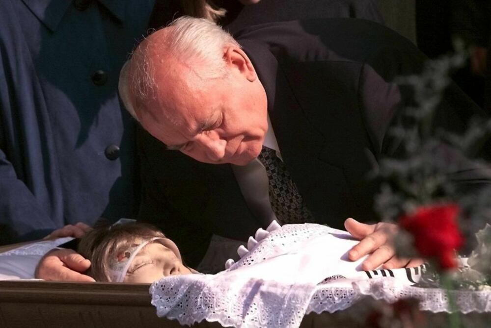 Mihail Gorbačov na sahrani supruge Raise