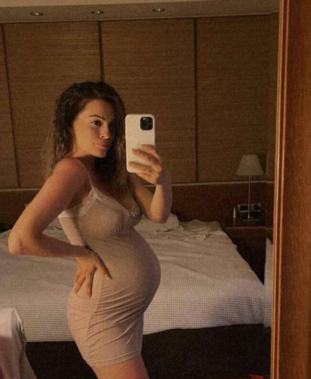 <p>Jelena Kostov broji sitno do porođaja i trudi se da što više vremena provodi sa svojim sinčićem</p>