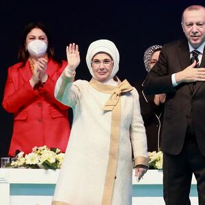 Ko je Emine Erdogan? Prva dama Turske izaziva kolaps u Evropi zbog šopinga, a zidove dvorca prekriva svilenim tapetama