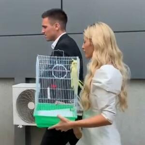 Zašto je Saška Đoković donela papagaja na venčanje? Ptica ima SIMBOLIČNO ZNAČENJE, ali kod nje nije bilo to u pitanju