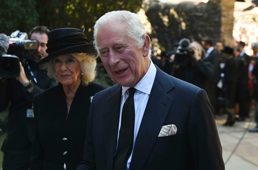 Odluka kralja Čarlsa III da pozove princa Harija i Megan Markl uznemirila javnost 