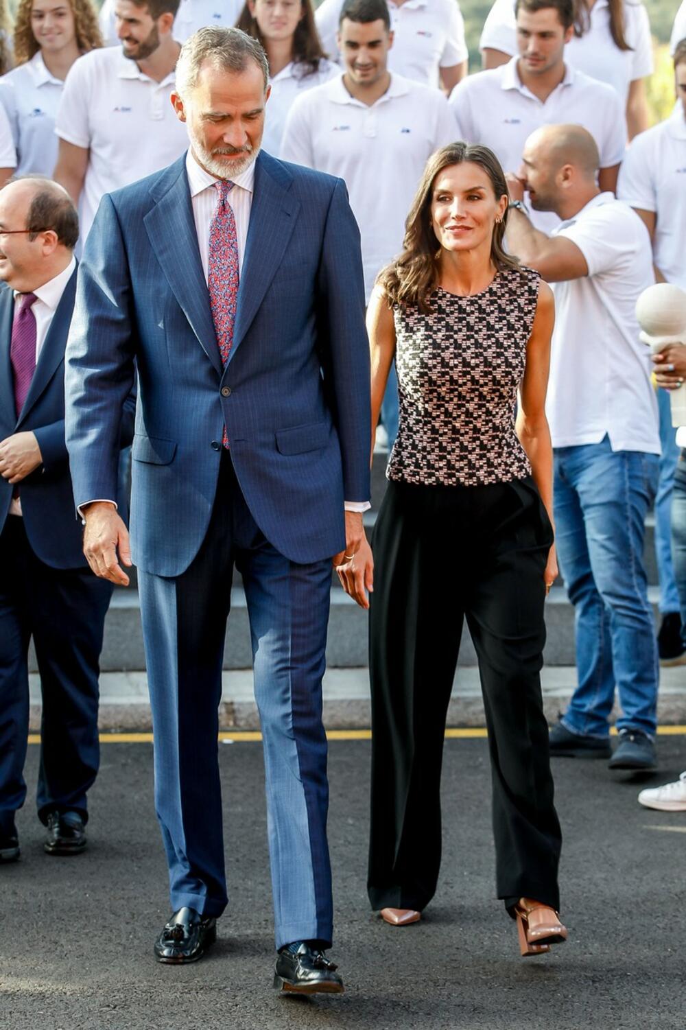 <p>Španska <strong>kraljica Leticija</strong> je prisustvovala svečanom dočeku ženske i muške vaterpolo reprezentacije u Madridu.</p>