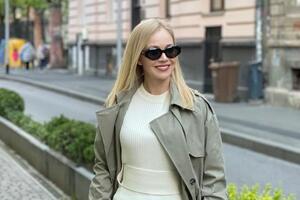 I za Barselonu i za šetnju kroz Makedoniju: Jelena Rozga ima toliko moćan komad tekasa da bez njega na put nigde ne ide