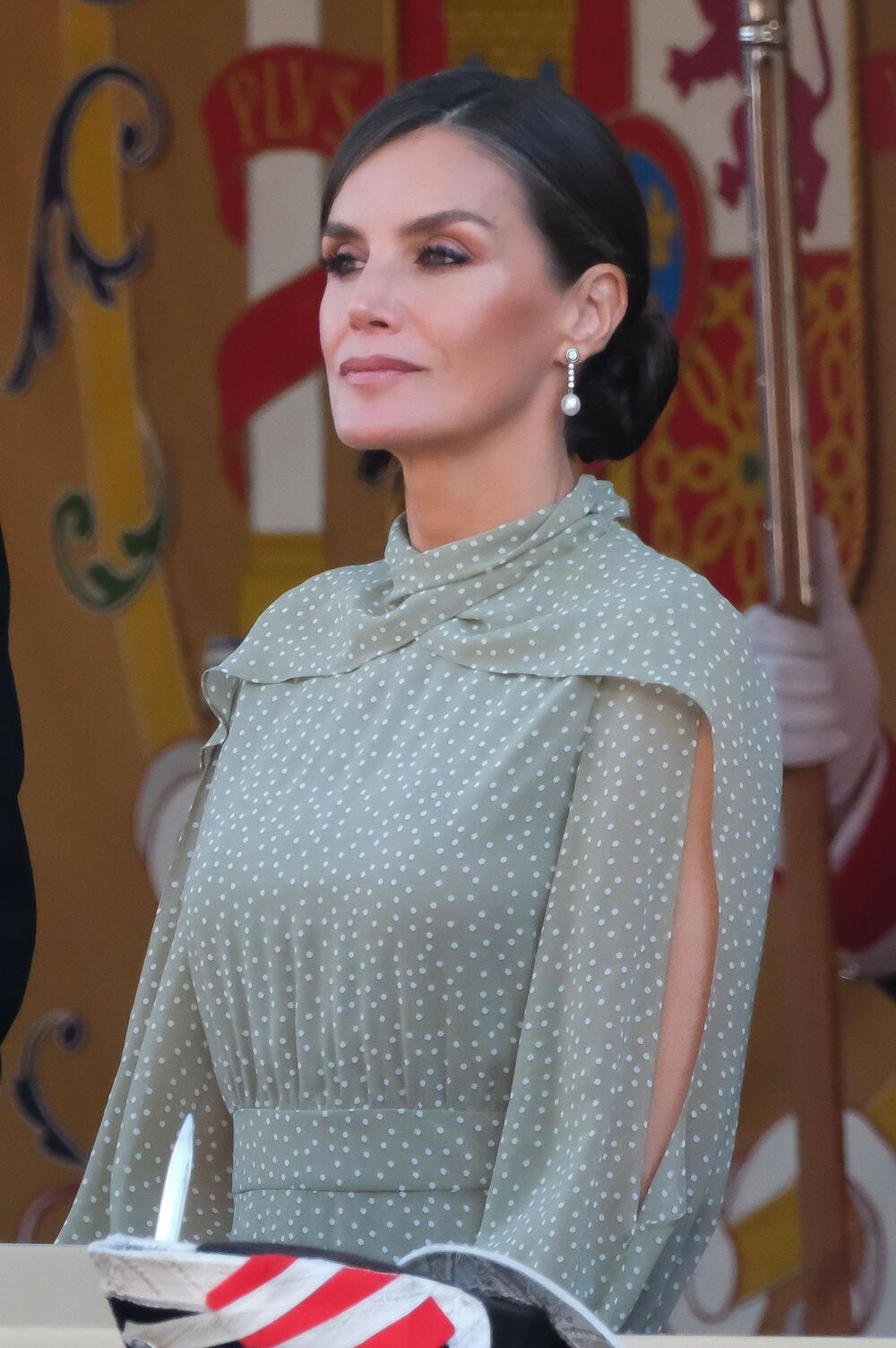 <p><strong>Kraljica Leticija</strong> je sa svojom porodicom prisustvovala vojnoj paradi u Madridu, povodom Dana državnosti Španije.</p>