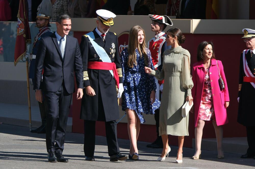 <p><strong>Kraljica Leticija</strong> je sa svojom porodicom prisustvovala vojnoj paradi u Madridu, povodom Dana državnosti Španije.</p>