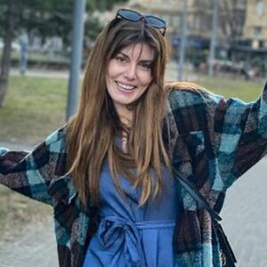 Izazovno nije uvek i vulgarno: Tamara Dragičević ima najbolji način za kombinovanje muške košulje i hit čizama sezone