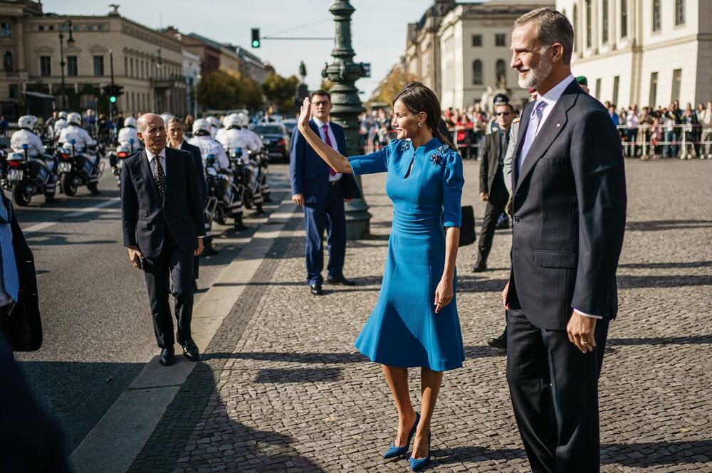 <p>Njen odabir nikada nije pogrešan, a o ovom i sličnim modnim izdanjima će se dugo govoriti.</p>